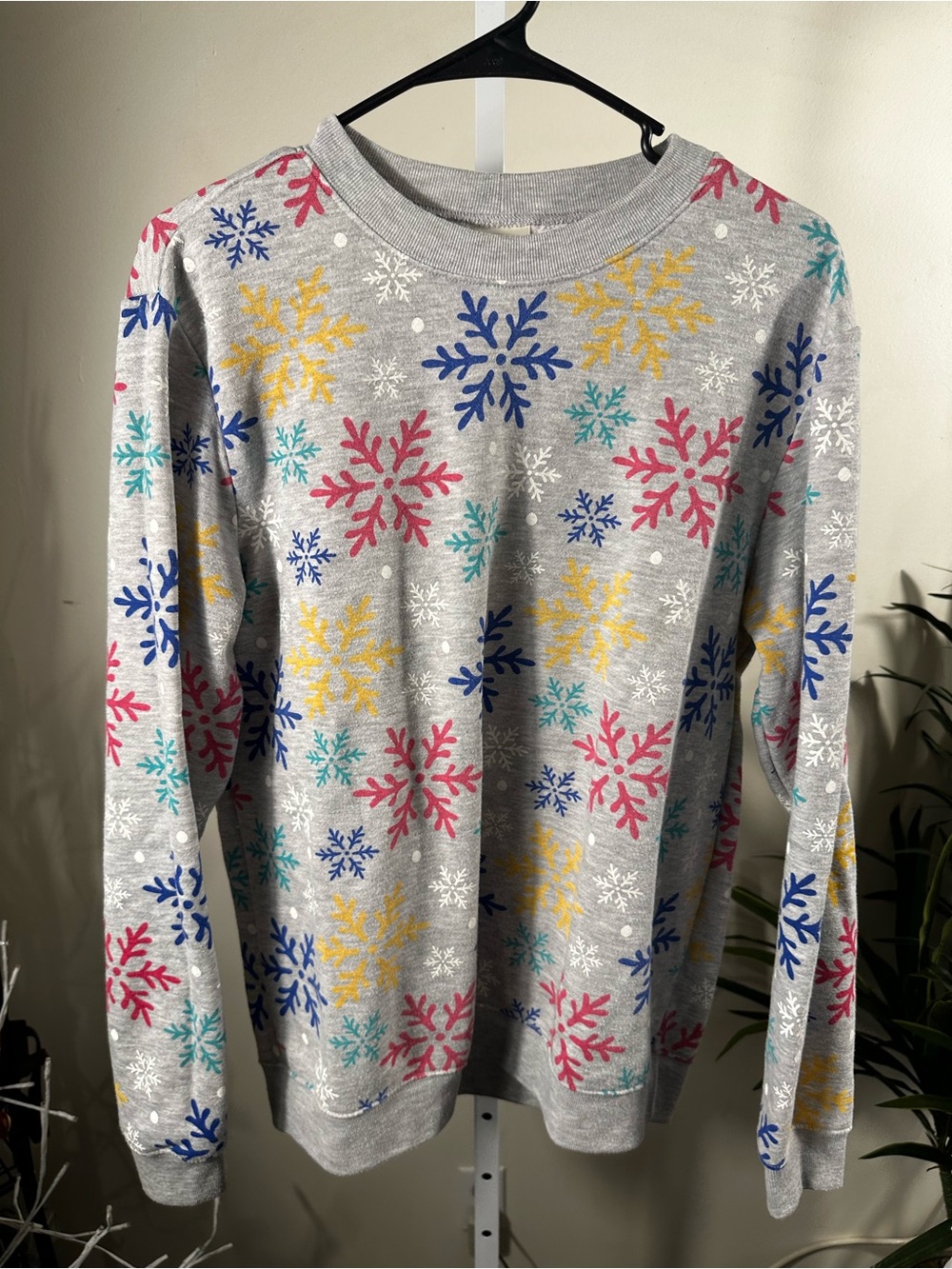 S206. Blair colorful Snowflake Sweatshirt women’s medium